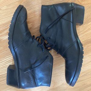 Frye Ruby Chukka Boots Black 8